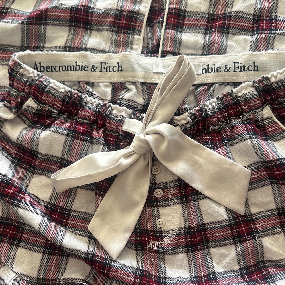 Abercrombie & Fitch Red and White Plaid Pajama Set - Flannel shorts set - Picture 3 of 8